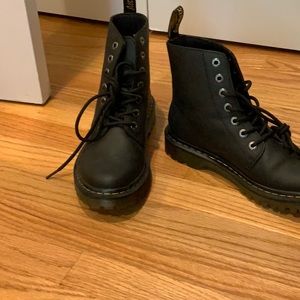 Dr. Doc Martens Size 7